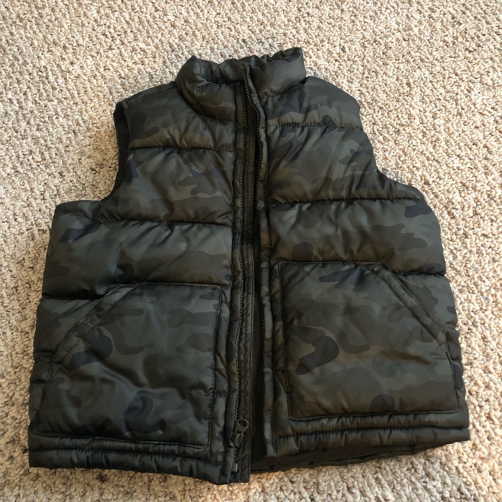 Old Navy boys camo vest size small